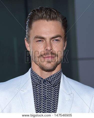 LOS ANGELES - SEP 10:  Derek Hough arrives to the Celebration of Dance Gala 2016 on September 10, 2016 in Hollywood, CA                