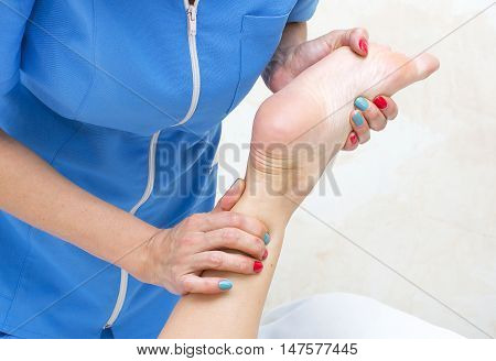 the process of foot massage treatments in the beauty salon