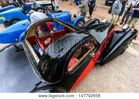 Editorial,16 September 2016: France: Xxxiii Festival Enthousiastes Bugatti In Molsheim. Elegant Retr
