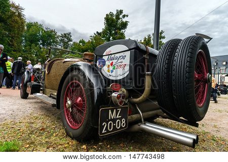Editorial,16 September 2016: France: Xxxiii Festival Enthousiastes Bugatti In Molsheim. Elegant Retr