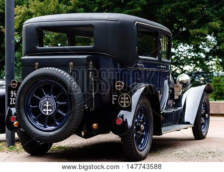 Editorial,16 September 2016: France: Xxxiii Festival Enthousiastes Bugatti In Molsheim. Elegant Retr