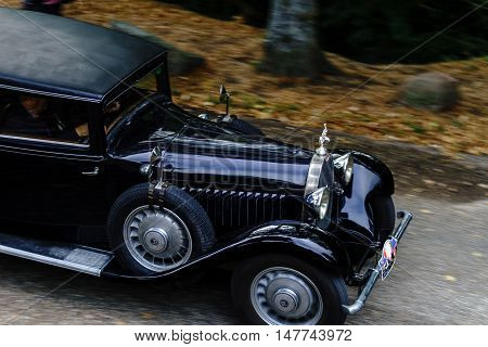 Editorial,16 September 2016: France: Xxxiii Festival Enthousiastes Bugatti In Molsheim. Elegant Retr