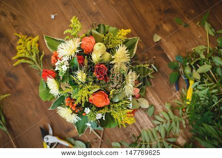 bouquet of apple Chrysanthemum rowan stonecrop anisetree phlox