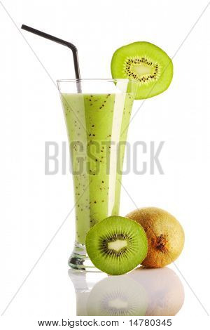Kiwi Smoothie isoliert auf weiss