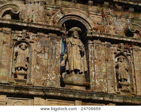 Uittreksel uit de muur boven de ingang naar de kathedraal In Santiago De Compostela