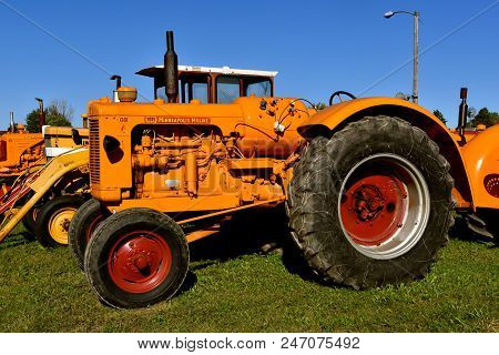 Dalton, Minnesota, Sept 8, 2017: A Row Of Old Restored Minneapolis Moline Tractors Are Displayed At 