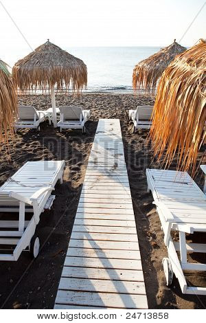 Lehátka v Perissa, Santorini, Řecko