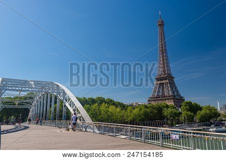Paris, France - 23 June 2018: Debilly Footbridge With Eiffel Tower In The Background.
