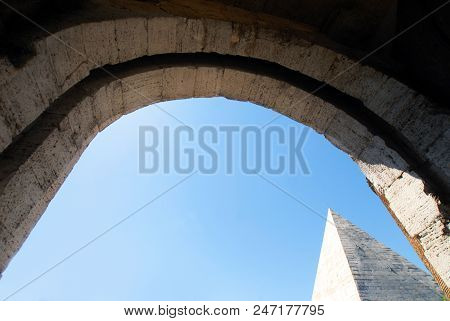Rome, Roma, Piramide Cestia, Italy, Lazio, Europe
