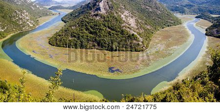 Panorama z řeky v Černé hoře.