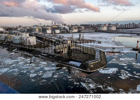 Saint-petersburg.russia.6 April 2018.exit From The Sea Port To St. Petersburg From The Deck Of The F