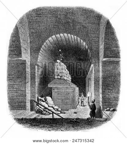 The Memphis Serapeum, Interior view, vintage engraved illustration. Magasin Pittoresque 1855.