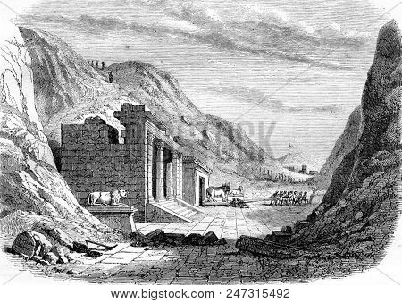 The Memphis Serapeum, Outside view, vintage engraved illustration. Magasin Pittoresque 1855.