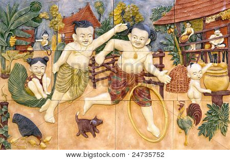 รูปปั้นของเด็กไทยเล่นกีฬาแบบดั้งเดิมของไทย