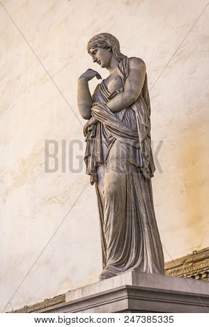 Statue Sabine Woman In Loggia Dei Lanzi In Florence, Italy