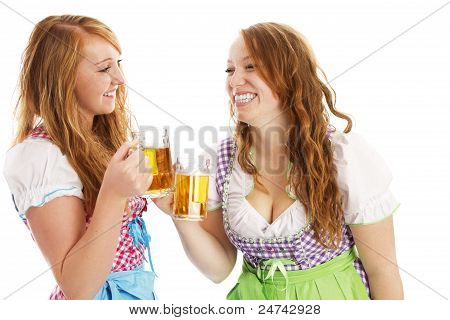 สองสาวบาวาเรียกับเบียร์ skoaling กัน