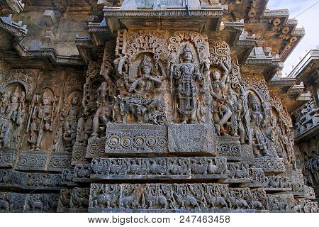 Sculpture Of Dancing Shiva On The Centre Left And Vishnu On The Right, West Side Walls, Hoysaleshwar