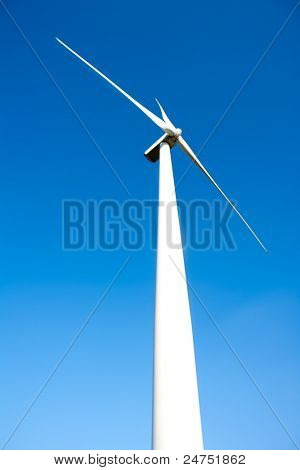 Aerogenerator windmill di sfondo blu cielo