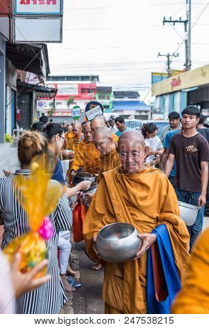 Kathin Ceremony At Thai Temple (wat Thai)