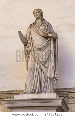 Statue Sabine Woman In Loggia Dei Lanzi In Florence, Italy