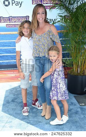 LOS ANGELES - JUN 30:  Kendra Wilkinson, Hank Baskett IV and Alijah Baskett arrives to the 'Hotel Transylvania 3: Summer Vacation' World Premiere  on June 30, 2018 in Hollywood, CA                
