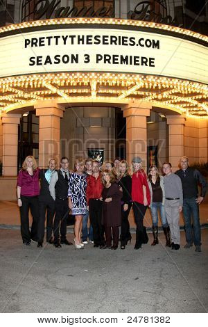LOS ANGELES - 27 okt: Cast & besättning anländer till den 