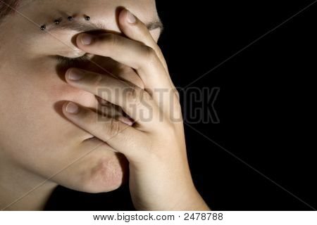 Sad Girl mit Hand auf ihrem Gesicht