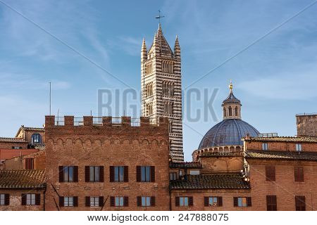 Siena Cathedral, Santa Maria Assunta 1220-1370 And Old Houses. Toscana (tuscany), Italy, Europe