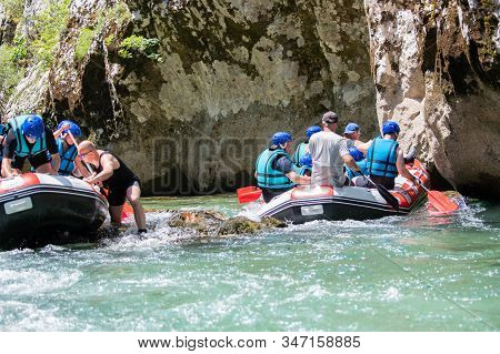 Rafting Team Stucked On The River And Trying To Get Out