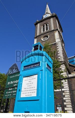 Publicznych pole wezwanie policji w Londynie