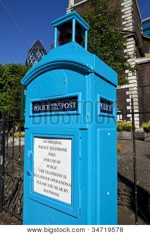 Publicznych pole wezwanie policji w Londynie