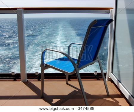Sedia a sdraio sul balcone della cabina su Fantail di Oceanliner