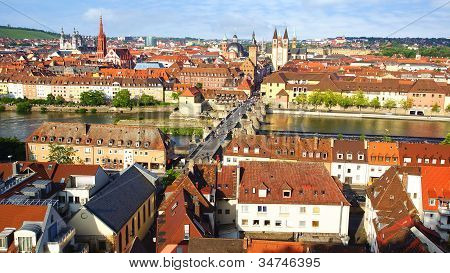 Paisagem pitoresca com a Wurzburg, Alemanha