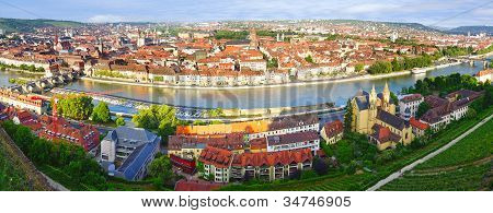 Paisagem pitoresca com a Wurzburg, Alemanha