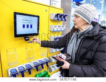 Samara, Russia - January 12, 2020: A Customer Selects A Barcode Scanner In The Lenta Store For Self 