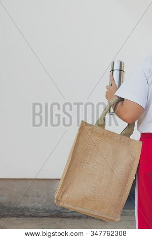 Asian Girls Use Cloth Bags And Vacuum Water Bottles Instead Of Plastics In The Concept Of Reducing P