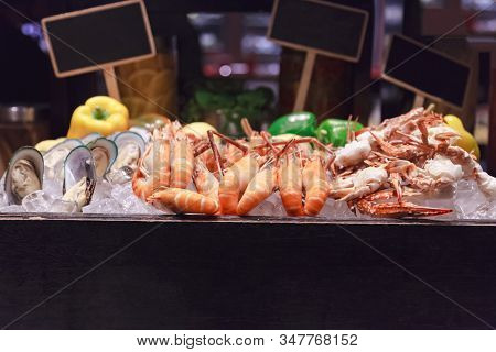 Selective Focused On Fresh Steamed Tasty Seafood Tiger Prawns, Green Mussels And Blue Crab On Ice In