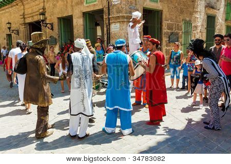 HAVANA-juli 11:Music band i gamle Havana juli 11,2012 i Havana.Traditional kunstnere spiller i ol