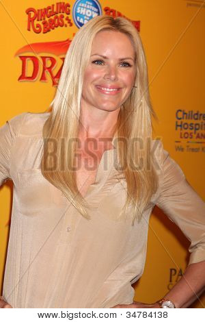 LOS ANGELES - JUL 12: Gena Lee Nolin przybywa 