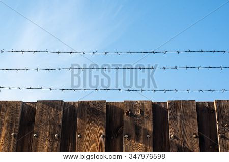 Barbed Wire Wooden Fence Border War Crysis News