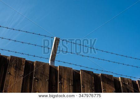 Barbed Wire Wooden Fence Border War Crysis News