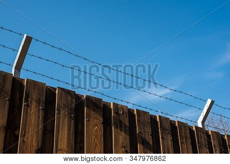 Barbed Wire Wooden Fence Border War Crysis News