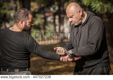 Knife Vs Knife Fight. Kapap Instructors Demonstrates Sombrada Drill Training