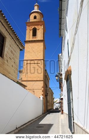 Osuna Street, med kirketårnet Andalusien, Spanien