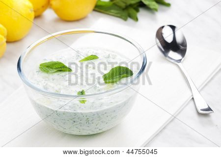 tzaziki สลัด