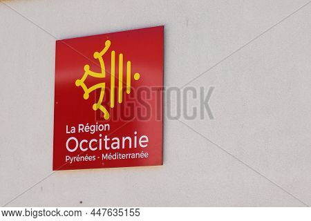 Sete , Occitanie  France - 01 24 2022 : Occitanie Region Sign Text Board Wall Facade Official Office