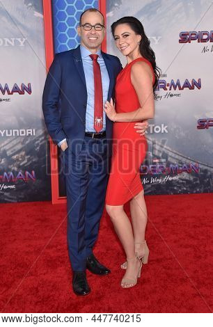 LOS ANGELES - OCT 08: James Murray and Melyssa Murray arrives for the âSpider-Man: No Way Homeâ LA Premiere on December 13, 2021 in Westwood, CA