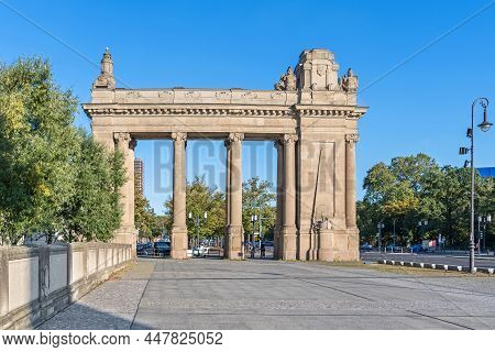 Berlin, Germany - October 7, 2021: One Of Two Porticoes Of The Charlottenburg Gate With Charlottenbu
