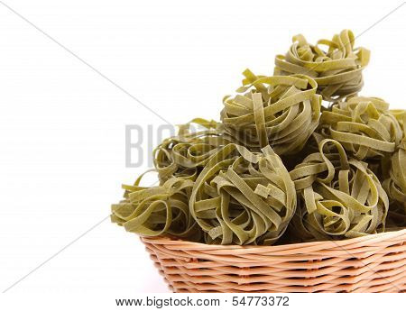 Tagliatelle paglia e fieno at basket