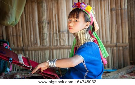 MAE HONG SON, CHIANG MAI, THAILAND - DEC 4, 2013: Unidentified Karen Long Neck woman in traditional hill tribe village also known as Kayan indigenous  ethnic group. Famous tourist travel destination. 